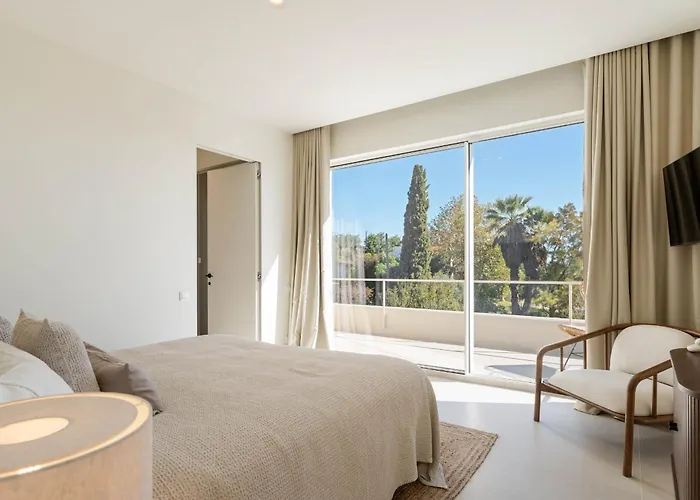 Modern Sea View Villa, Heated Pool,Rooftop Jacuzzi Outdoor Kitchen 12Min Faro Airport