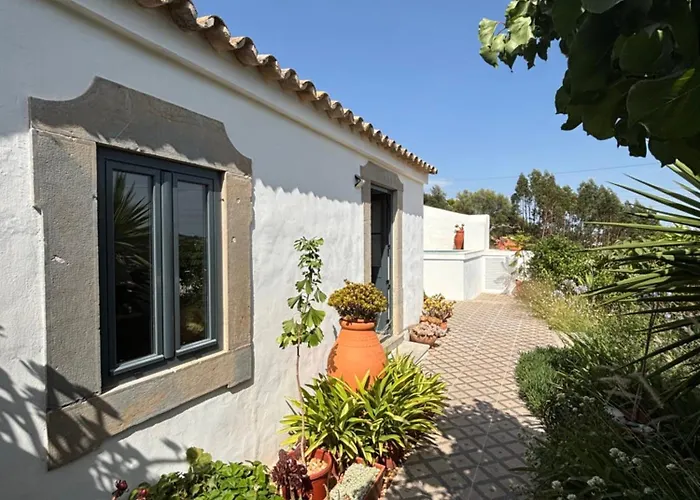 Casa Na Colina : The Cottage And The Long House
